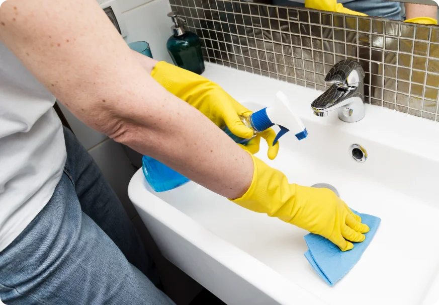 Cleaning washbasins image